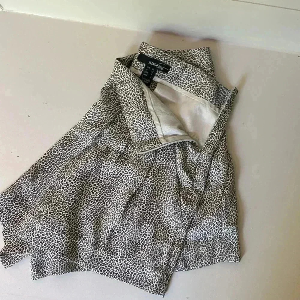 Mango Animal Print Pleated Shorts Gray Black Size 2 Chic Flowy - Picture 6 of 6